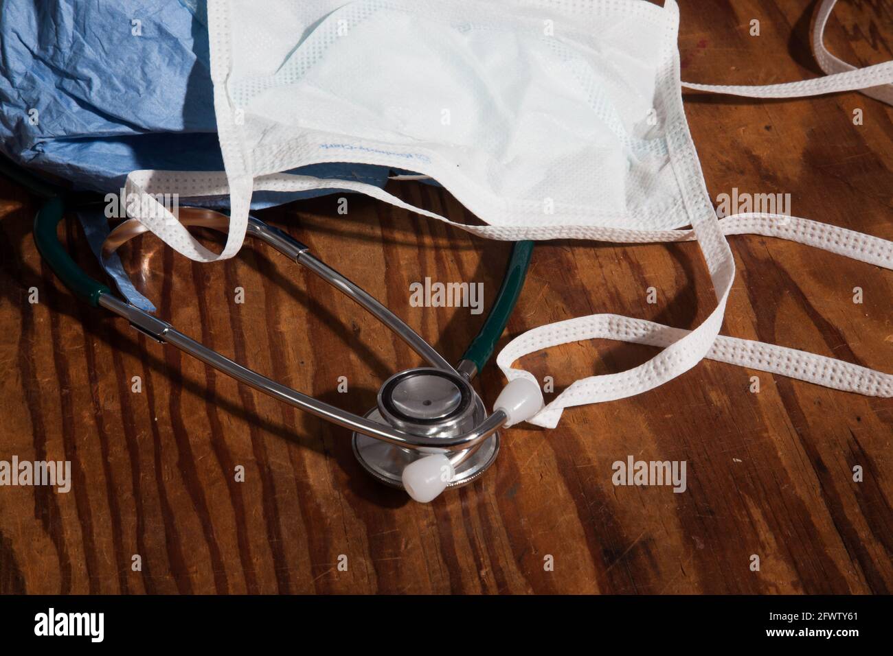 Stethoskop und Mundschutz Stockfoto