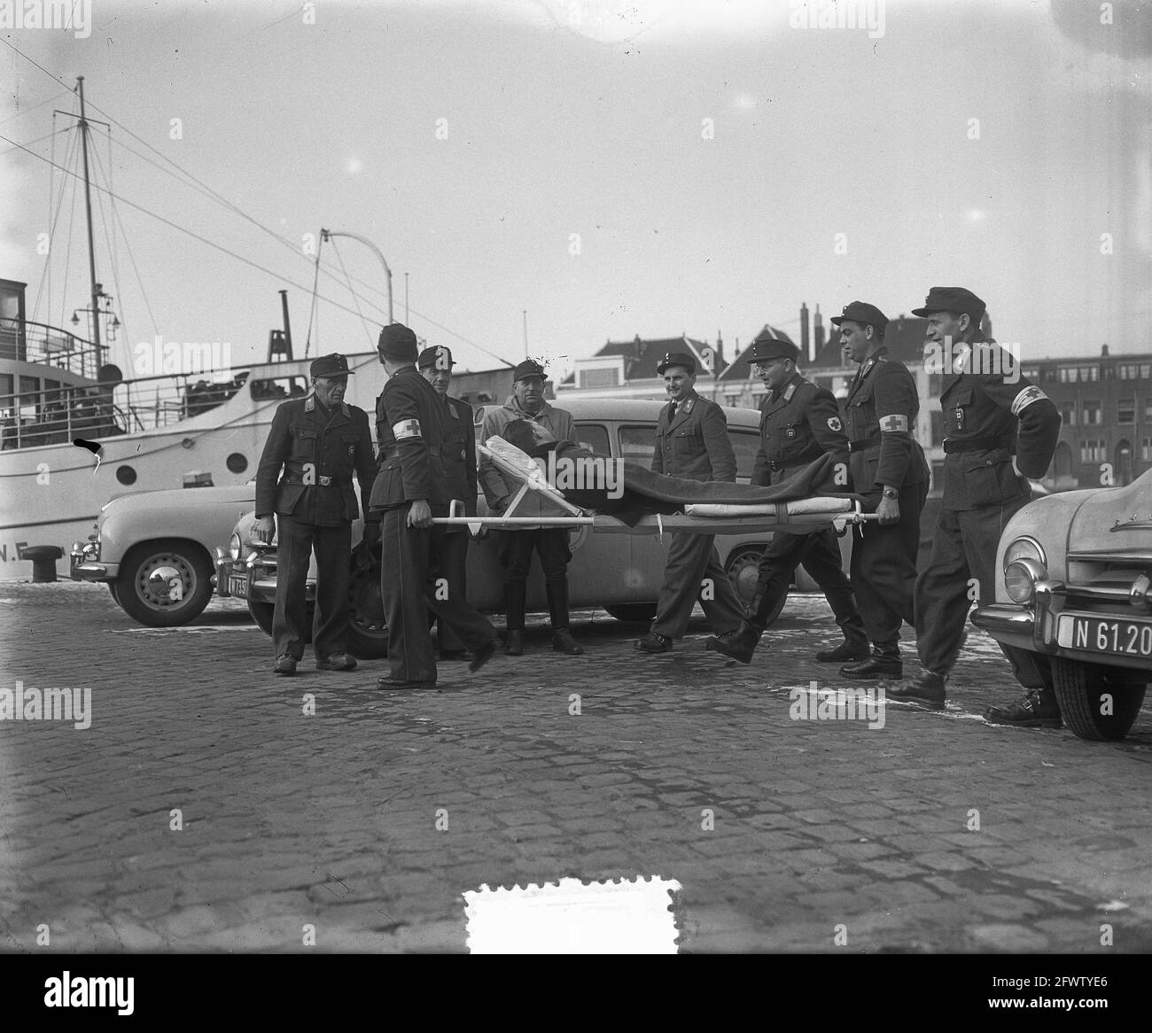 Österreichisches Rotes Kreuz Kalonex in Dordrecht am Wilgenbos., 15. Februar 1953, Niederlande, Presseagentur Foto des 20. Jahrhunderts, News to remember, Dokumentarfilm, historische Fotografie 1945-1990, visuelle Geschichten, Menschliche Geschichte des zwanzigsten Jahrhunderts, Momente in der Zeit festzuhalten Stockfoto