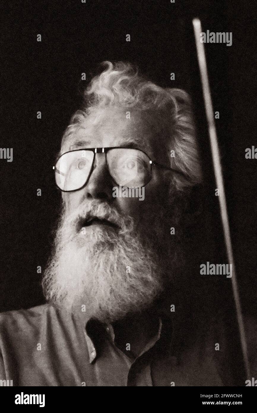 Thomas M. Donahue (1921-2004) bei JPL während der Voyager 2 Begegnung mit Neptun und seinem Mond Triton 26. August; 1989.? Dr. Donahue; die Edward H. White II Distinguished University? Emeritierter Professor für Planetenwissenschaft an der University of Michigan; hat die Weltraumforschung durch seine beeinflusst? Wissenschaftliche Errungenschaften und politische Positionen. Seine Arbeit? Begonnen mit dem ersten Einsatz von Raketen nach? Der zweite Weltkrieg und sein Einfluss fortgesetzt? Die Raumsonden erforschen derzeit das so Stockfoto