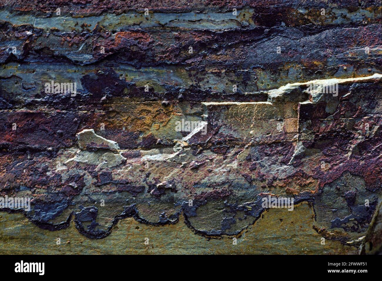 Hydrothermaler „Regenbogen“-Schiefer; El Paso Mountains; Kalifornien. Stockfoto