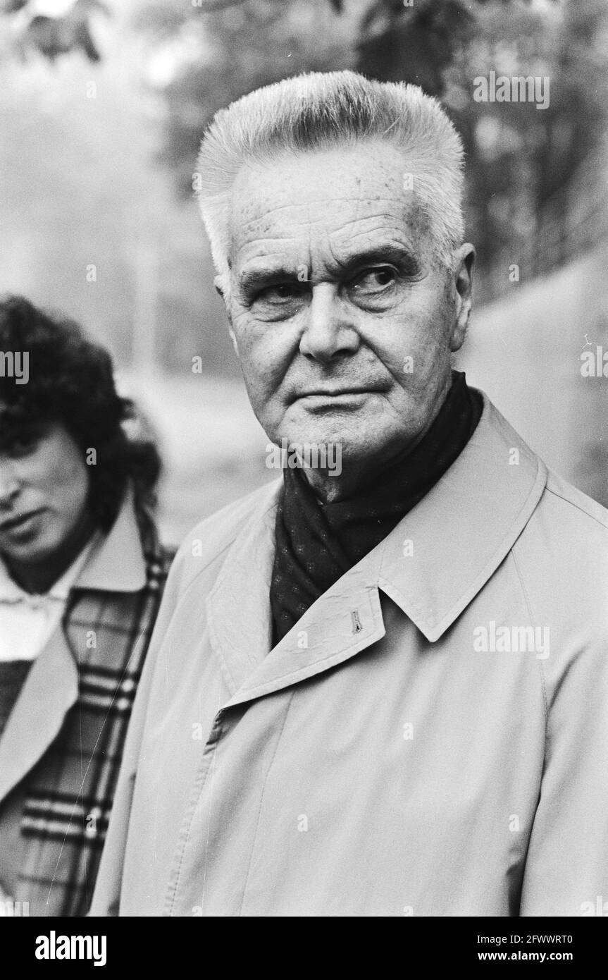 Prof. J. Tinbergen, Nobelpreisträger, 2. November 1982, Nobelpreisträger, Osteuropa-Politik, Ausschussmitglieder, Ökonomen, Portraits, Niederlande, 20. Jahrhundert Presseagentur Foto, Nachrichten zu erinnern, Dokumentarfilm, historische Fotografie 1945-1990, visuelle Geschichten, Menschliche Geschichte des zwanzigsten Jahrhunderts, Momente in der Zeit festzuhalten Stockfoto