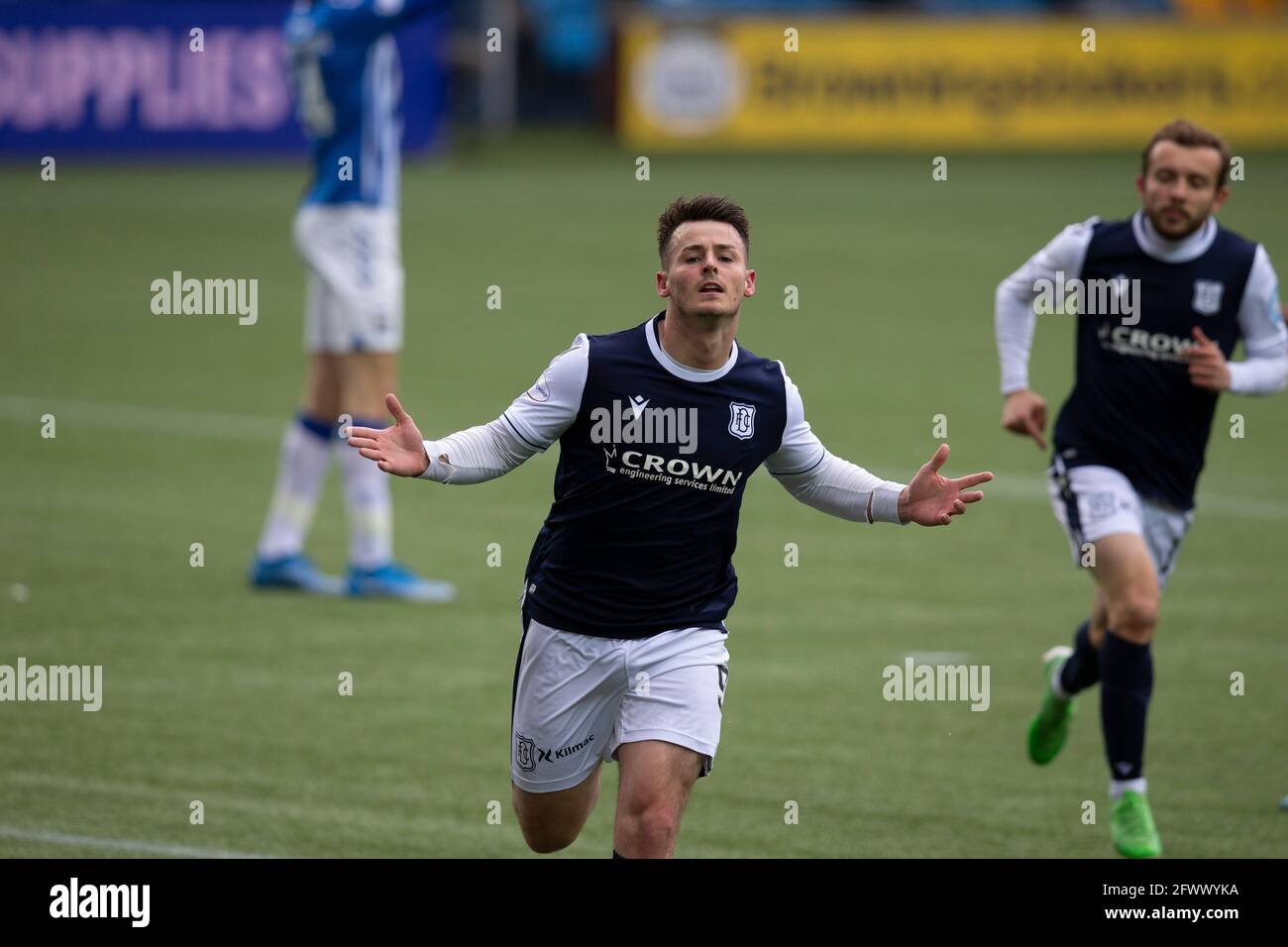 Kilmarnock, East Ayrshire, Schottland. 24. Mai 2021; Rugby Park, Kilmarnock, East Ayrshire, Schottland; Scottish Championship Football, Playoff Final, Kilmarnock gegen den FC Dundee; Danny Mullen von Dundee feiert nach einem Tor für 1-0 in der 7. Minute Credit: Action Plus Sports Images/Alamy Live News Stockfoto