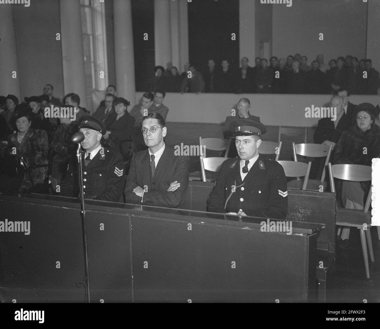 Professor Goedewaagen vor dem Gericht, 1. Dezember 1948, Rechtsprechung, Gerichtsversammlungen, Niederlande, Presseagentur des 20. Jahrhunderts, Foto, Nachrichten zum erinnern, Dokumentarfilm, historische Fotografie 1945-1990, visuelle Geschichten, Menschliche Geschichte des zwanzigsten Jahrhunderts, Momente in der Zeit festzuhalten Stockfoto