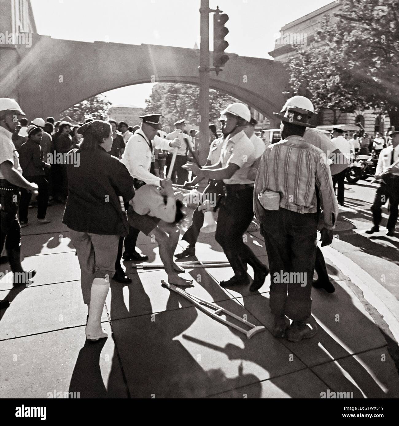 Polizei Clubbing Protestierenden bei der Kampagne der Armen Stockfoto