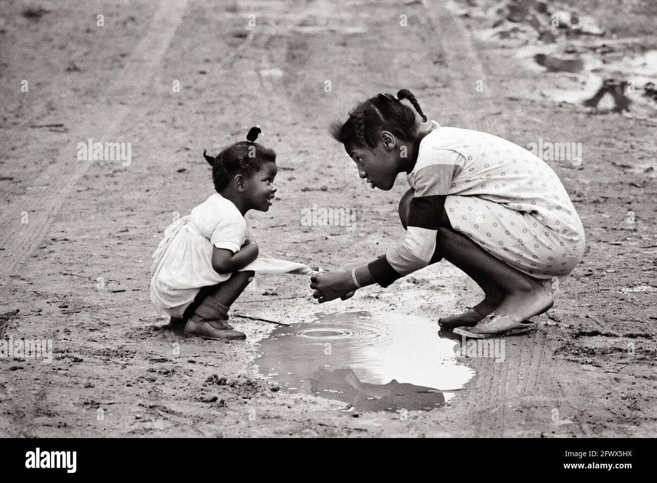 Two Sisters von Mud Puddle Stockfoto