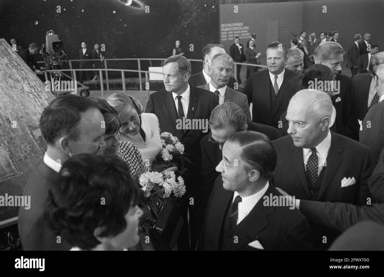 Astronauten eröffnen die Lunar Flight 69-Ausstellung in Amsterdam. Collins, Armstrong und Aldrin in der Kabine Apollo 8, 9. Oktober 1969, ASTRONAUTES, Ausstellungen, Niederlande, Presseagentur des 20. Jahrhunderts, Foto, Nachrichten zum erinnern, Dokumentarfilm, historische Fotografie 1945-1990, visuelle Geschichten, Menschliche Geschichte des zwanzigsten Jahrhunderts, Momente in der Zeit festzuhalten Stockfoto