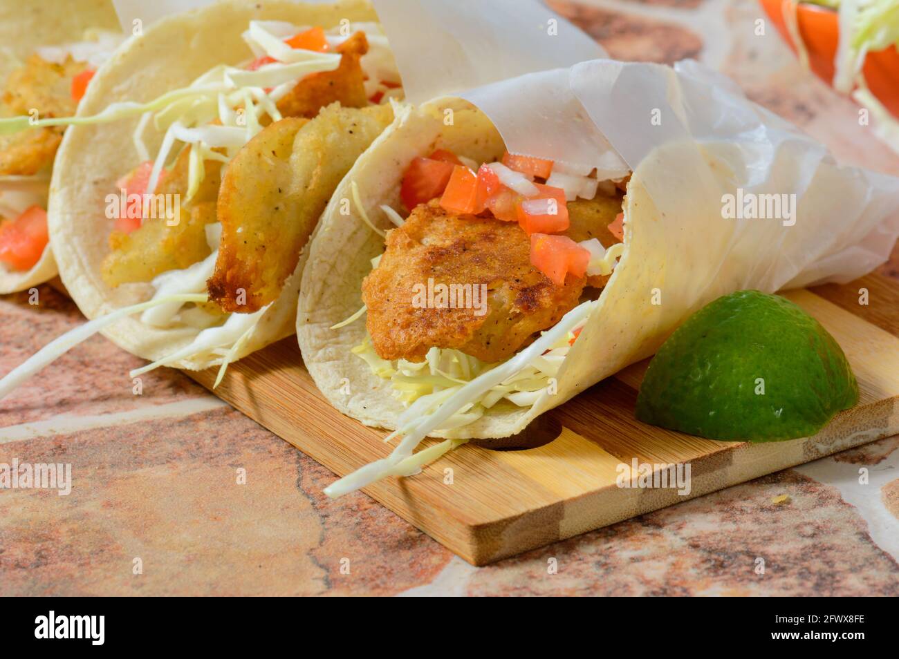 Baja California Style Fischtacos Mit Belag Stockfoto