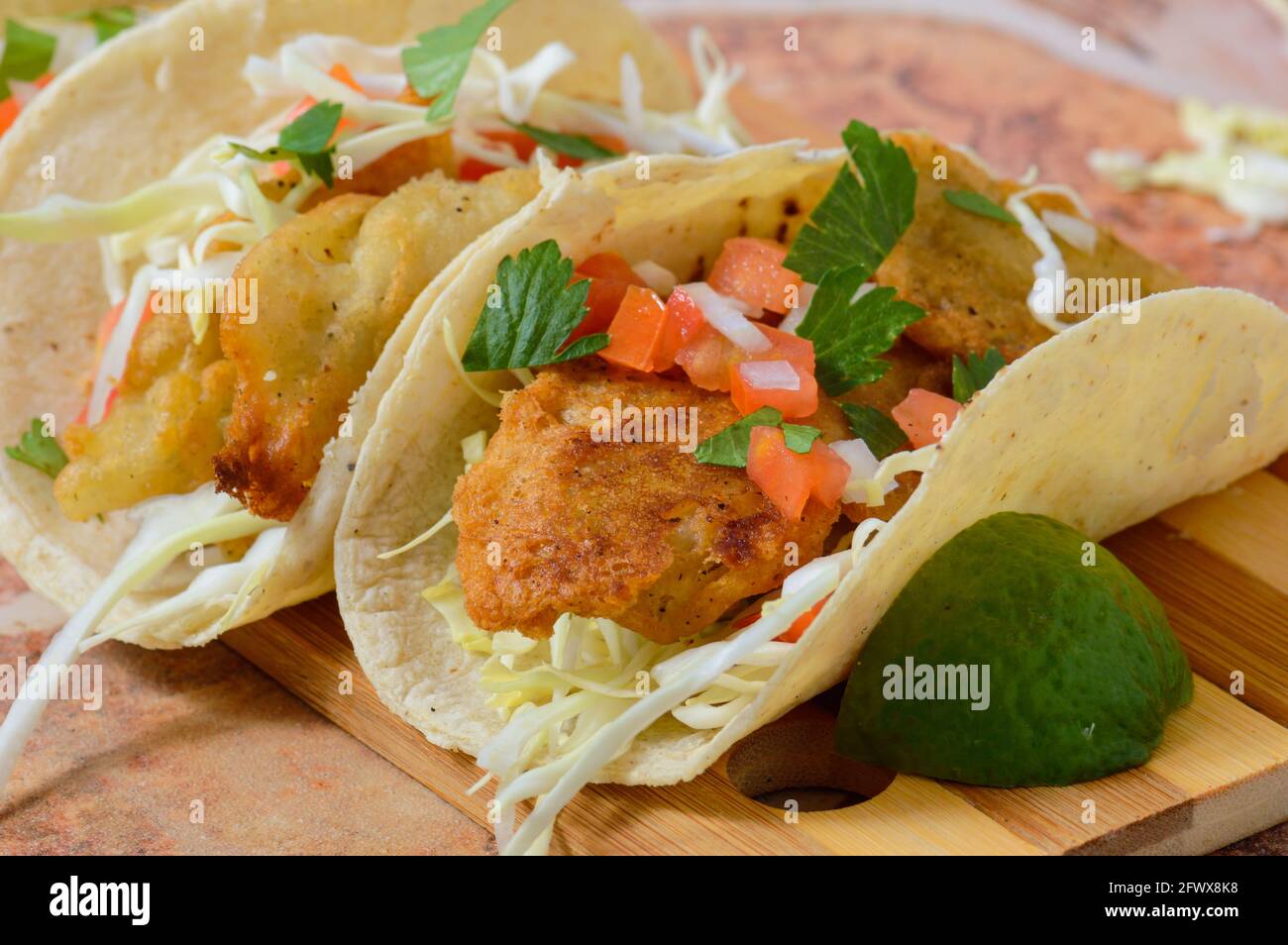 Baja California Style Fischtacos Mit Belag Stockfoto