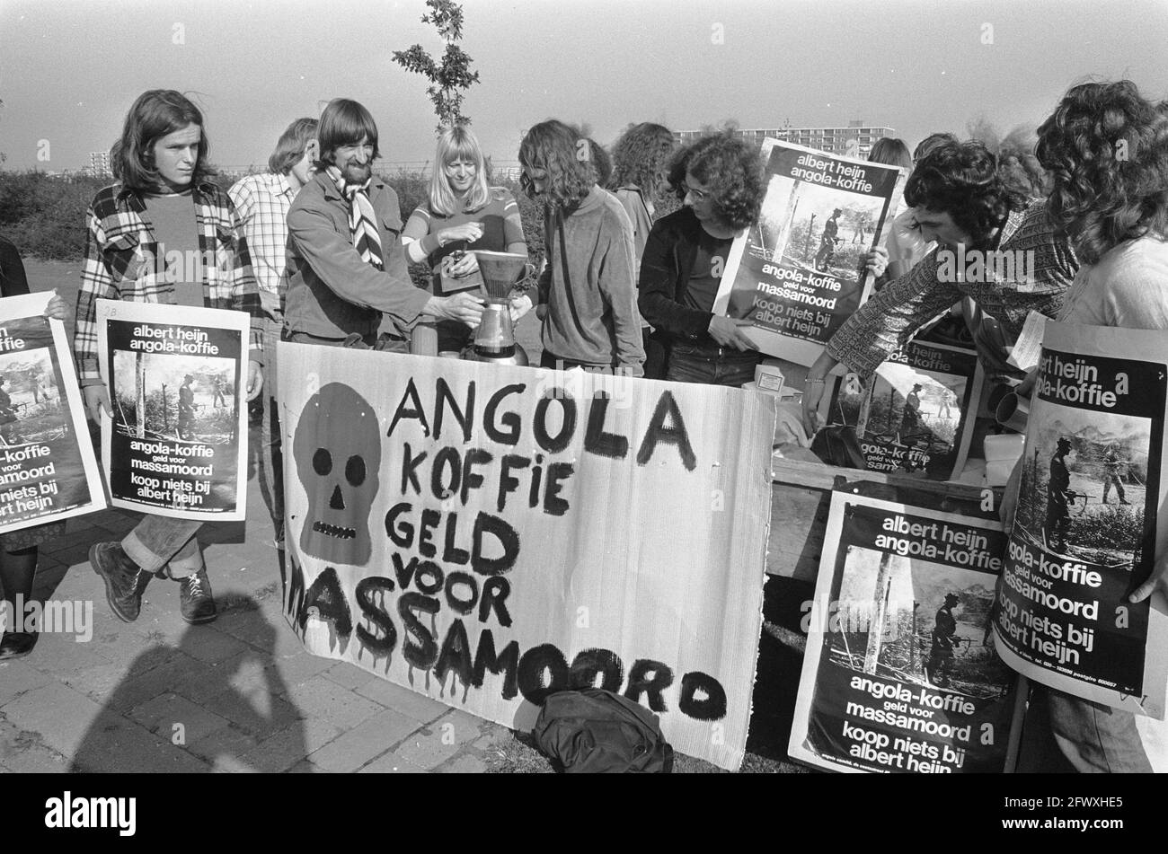 Proteste gegen Kaffee aus Angola im AH-Geschäft in Tilburg, 3. Oktober 1973, KAFFEE, Proteste, 20. Jahrhundert Presseagentur Foto, Nachrichten t Stockfoto