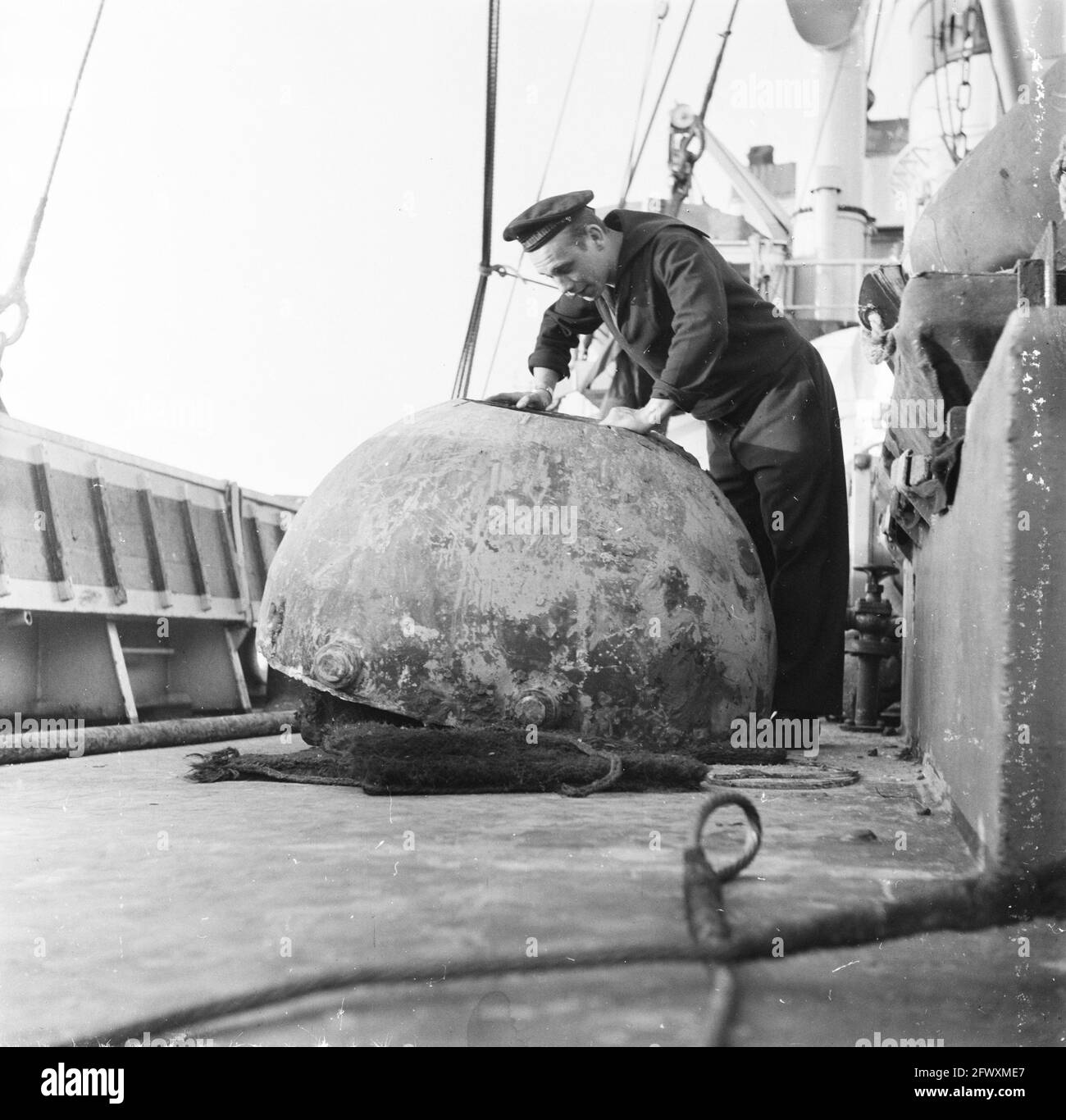 Altes deutsches Bodenbergwerk von 600 kg mit Detonation ist bereits im April im Hafen von Vlisssingen explodiert (sehr gefährlich vor allem bei Druckdifferenz) Stockfoto