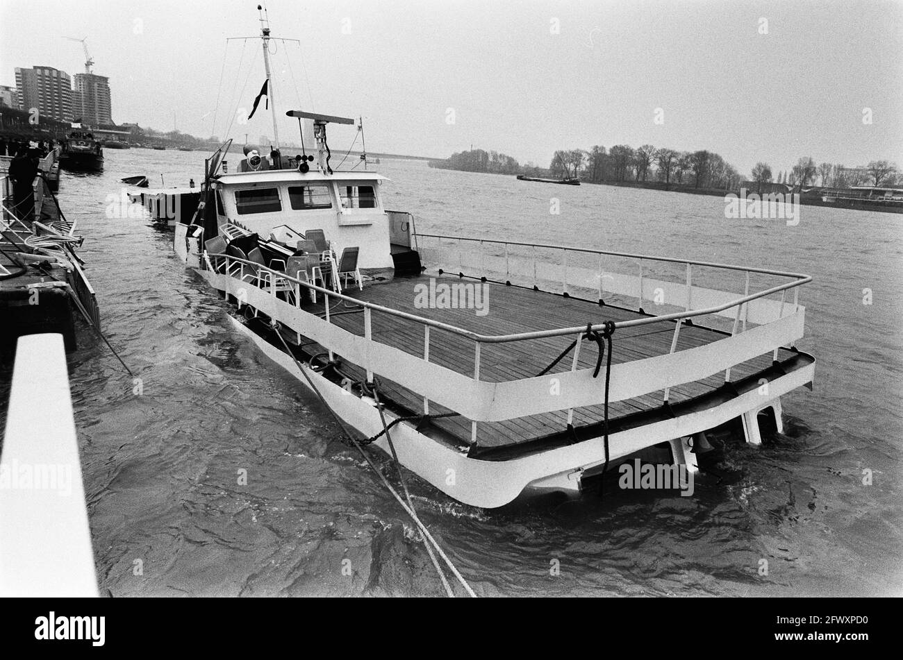 Katastrophe mit Hotelschiff Prinzessin Irene am Rhein bei Köln; das versunkene Schiff Prinzessin Irene, 19. April 1975, Katastrophen, Schiffe, Niederlande, 20 Stockfoto