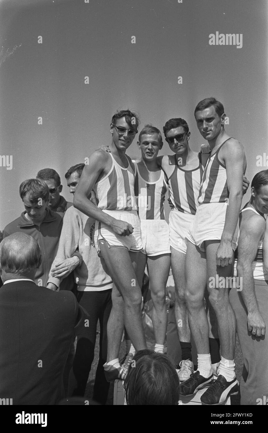 PSV Niederländischer Meister 4 x 100m mit van Meulen, Blom, Schaap und Zijlstra, 2. Juli 1967, Leichtathletik, Relais, Meisterschaften, Sport, Niederlande, 20. Jahrhundert Stockfoto