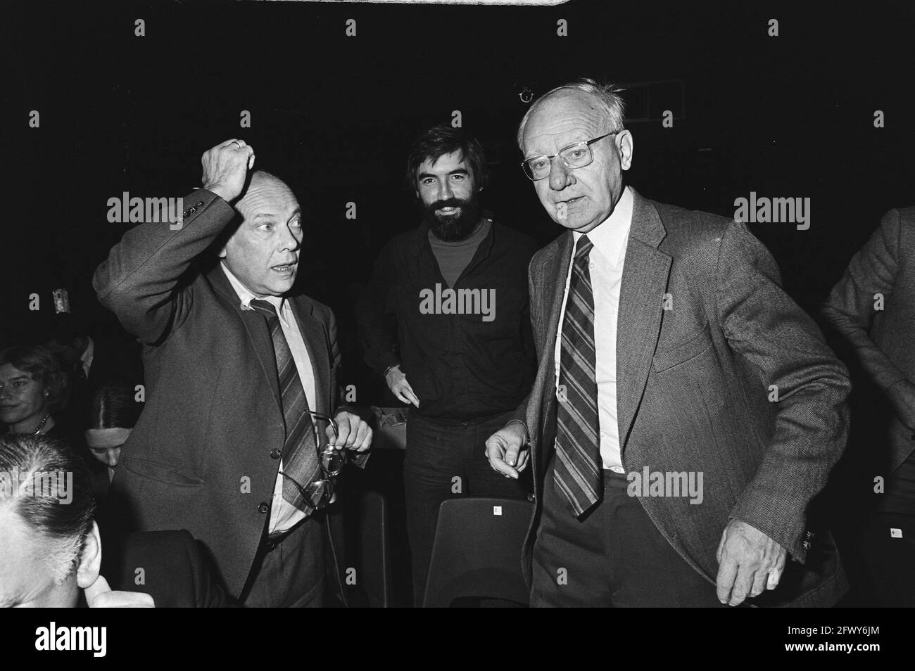 PvdA parteirat in Amsterdam; von links nach rechts Joop den Uyl , PvdA Parteivorsitzender Max v.d. Berg und Anne Vondeling, 10. November 1979, politisch Stockfoto