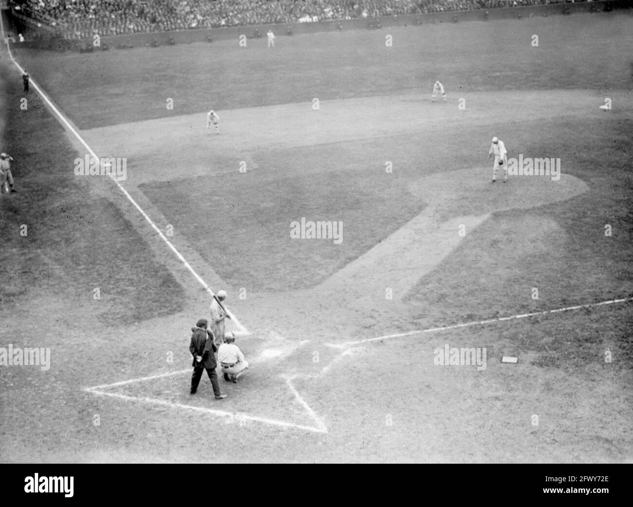 James Otis 'Doc' Crandall, New York Giants at bat, Charles Albert 'Chief' Bender, Philadelphia Athletics Pitching, World Series, Game 4, 10. Oktober 1913. Stockfoto