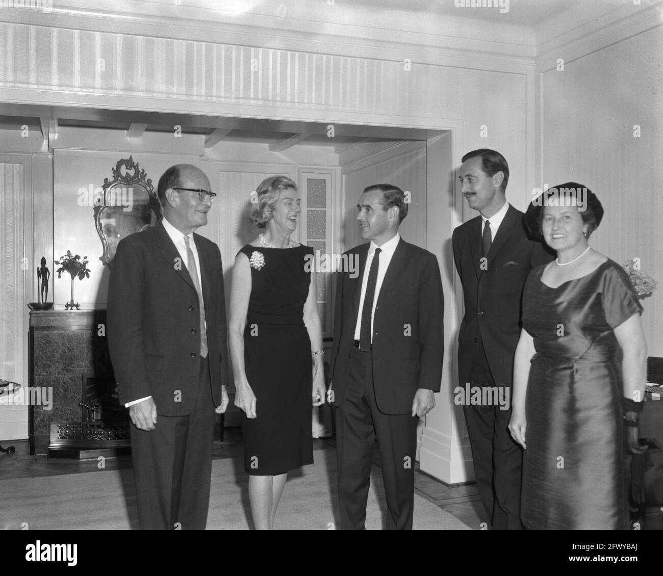 Empfang des englischen Konsulats in Amsterdam von links nach rechts mr. F. Harold Crowther (Generalkonsulat), frau. Crowther , herr. Douglas Lewis , herr. Rigina Stockfoto