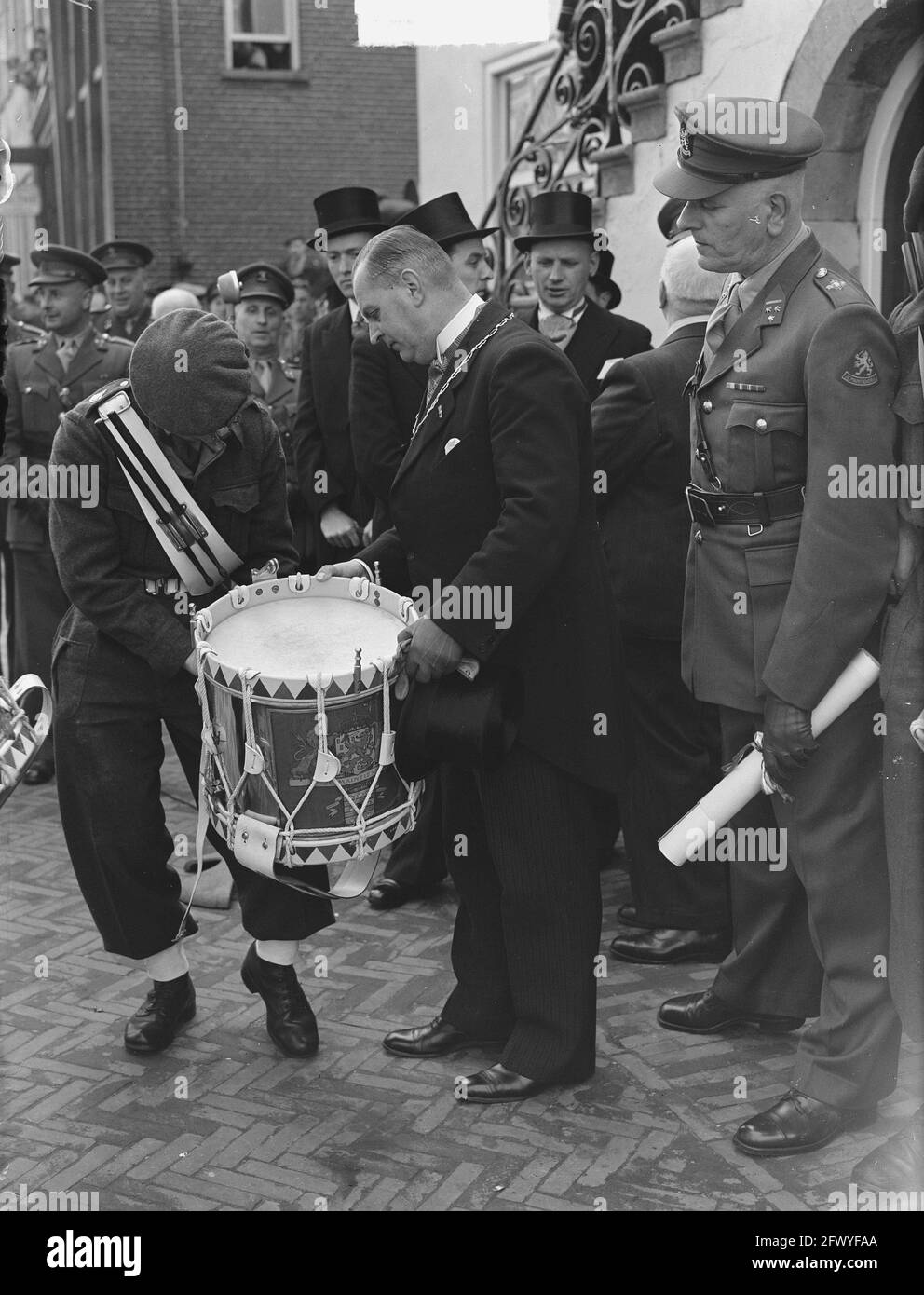 Regiment Schwere Infanterie Chasse bei Grave Major General C.D. Toet, 30. März 1951, INFANTERIE, REGIMENTER, Niederlande, Presseagentur des 20. Jahrhunderts, Foto, Nachrichten zum erinnern, Dokumentarfilm, historische Fotografie 1945-1990, visuelle Geschichten, Menschliche Geschichte des zwanzigsten Jahrhunderts, Momente in der Zeit festzuhalten Stockfoto