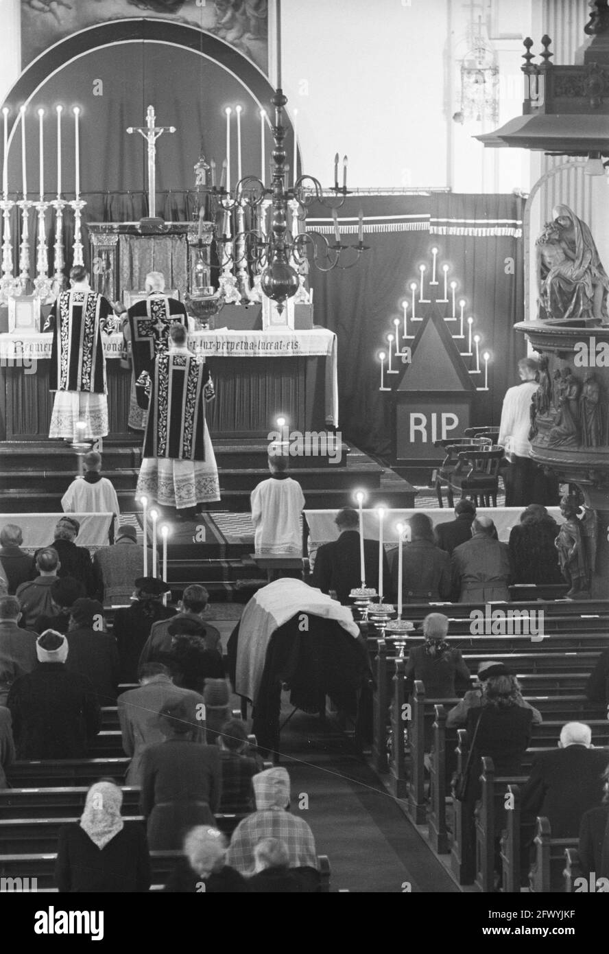 Requiem Messe für Widerstandsopfer, 14. März 1947, Kirchen, Messen, Niederlande, Presseagentur des 20. Jahrhunderts, Foto, Nachrichten zum erinnern, Dokumentarfilm, historische Fotografie 1945-1990, visuelle Geschichten, Menschliche Geschichte des zwanzigsten Jahrhunderts, Momente in der Zeit festzuhalten Stockfoto