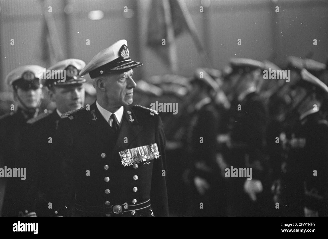 Übertragung des Marinekommandos an der Valkenburger Naval Air Station Inspection Honor Guard, 12. Dezember 1968, KOMMANDOS, Marine Camps, Transfers, Ehrengäste, Niederlande, Foto der Presseagentur des 20. Jahrhunderts, zu erinnerende Nachrichten, Dokumentation, historische Fotografie 1945-1990, visuelle Geschichten, Menschliche Geschichte des zwanzigsten Jahrhunderts, Momente in der Zeit festzuhalten Stockfoto