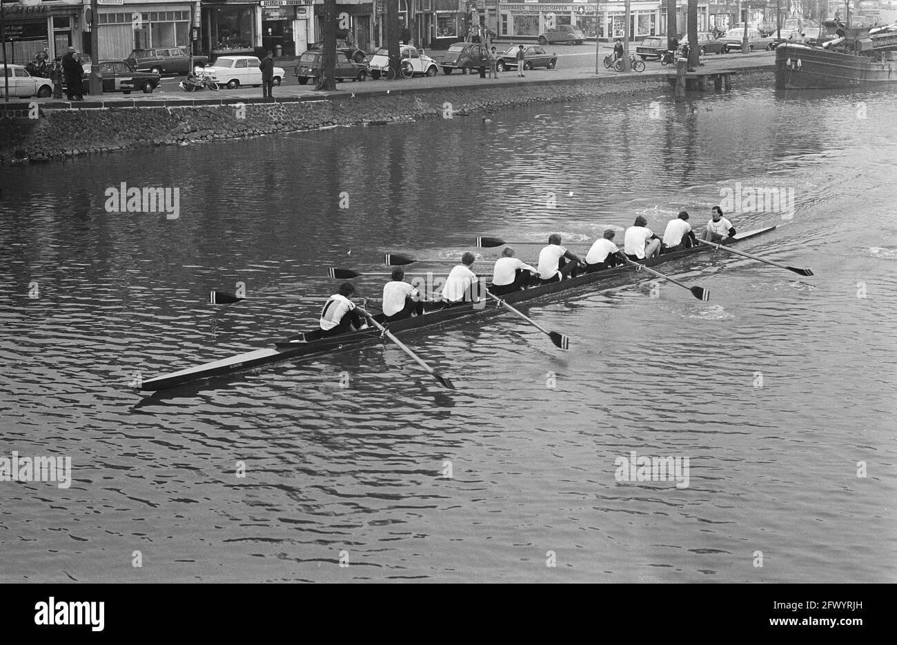 Ruderer in Aktion, 4. April 1971, Flüsse, Rudern, Races, Niederlande, Foto der Presseagentur des 20. Jahrhunderts, zu erinnerende Nachrichten, Dokumentarfilm, historische Fotografie 1945-1990, visuelle Geschichten, Menschliche Geschichte des zwanzigsten Jahrhunderts, Momente in der Zeit festzuhalten Stockfoto