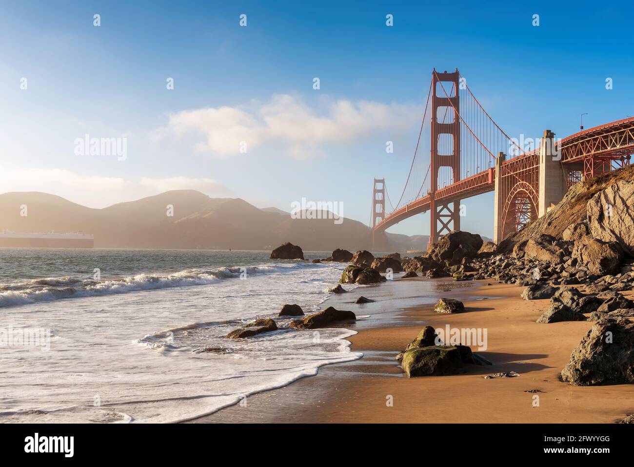 Golden Gate Bridge bei Sonnenuntergang in San Francisco, Kalifornien Stockfoto