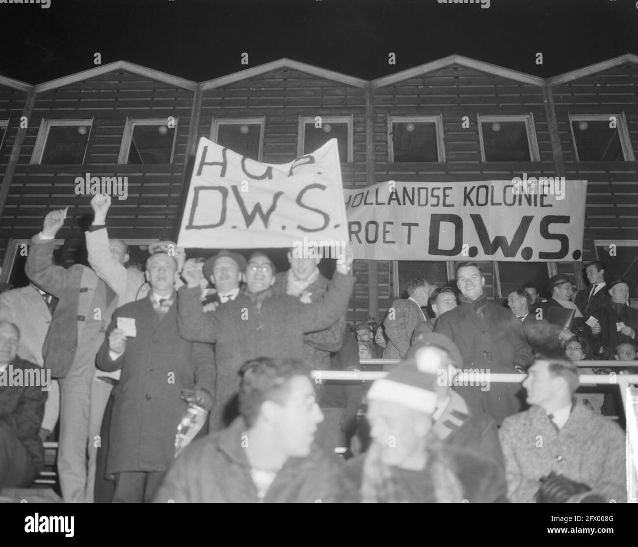 Lyn European Cup gegen DWS 1-3 in Oslo, Unterstützer, 18. November 1964, UNTERSTÜTZER, Sport, Fußball, Niederlande, Foto der Presseagentur des 20. Jahrhunderts, zu erinnerende Nachrichten, Dokumentarfilm, historische Fotografie 1945-1990, visuelle Geschichten, Menschliche Geschichte des zwanzigsten Jahrhunderts, Momente in der Zeit festzuhalten Stockfoto