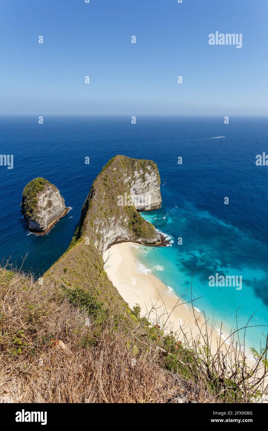 Berühmte Manta Bay oder Kelingking Beach vor dem Bau des Pfades zum Strand auf der Nusa Penida Insel, Bali, Indonesien Stockfoto