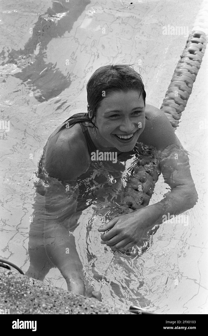 schwimmdamenmannschaft European Cup Schwimmdamen, Ulrike Richter und Andrea Geramati (rechts), 18.  August 1973, SCHWIMMEN, Niederlande, 20. Jahrhundert Presseagentur Foto,  Nachrichten zu erinnern, Dokumentarfilm, historische Fotografie 1945-1990,  visuelle Geschichten ...