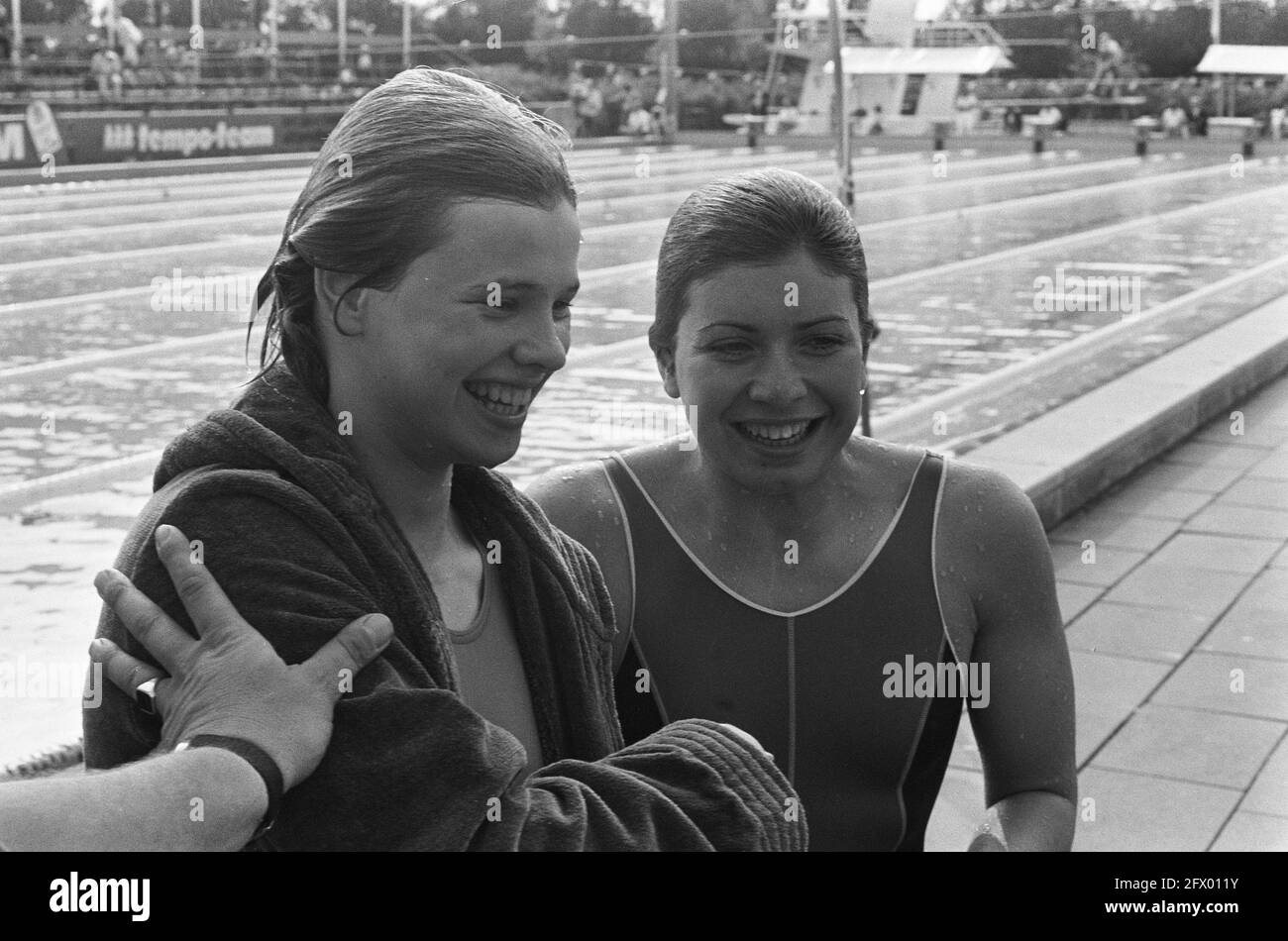 schwimmdamenmannschaft European Cup Schwimmdamen, Ulrike Richter und Andrea Geramati (rechts), 18.  August 1973, SCHWIMMEN, Niederlande, 20. Jahrhundert Presseagentur Foto,  Nachrichten zu erinnern, Dokumentarfilm, historische Fotografie 1945-1990,  visuelle Geschichten ...