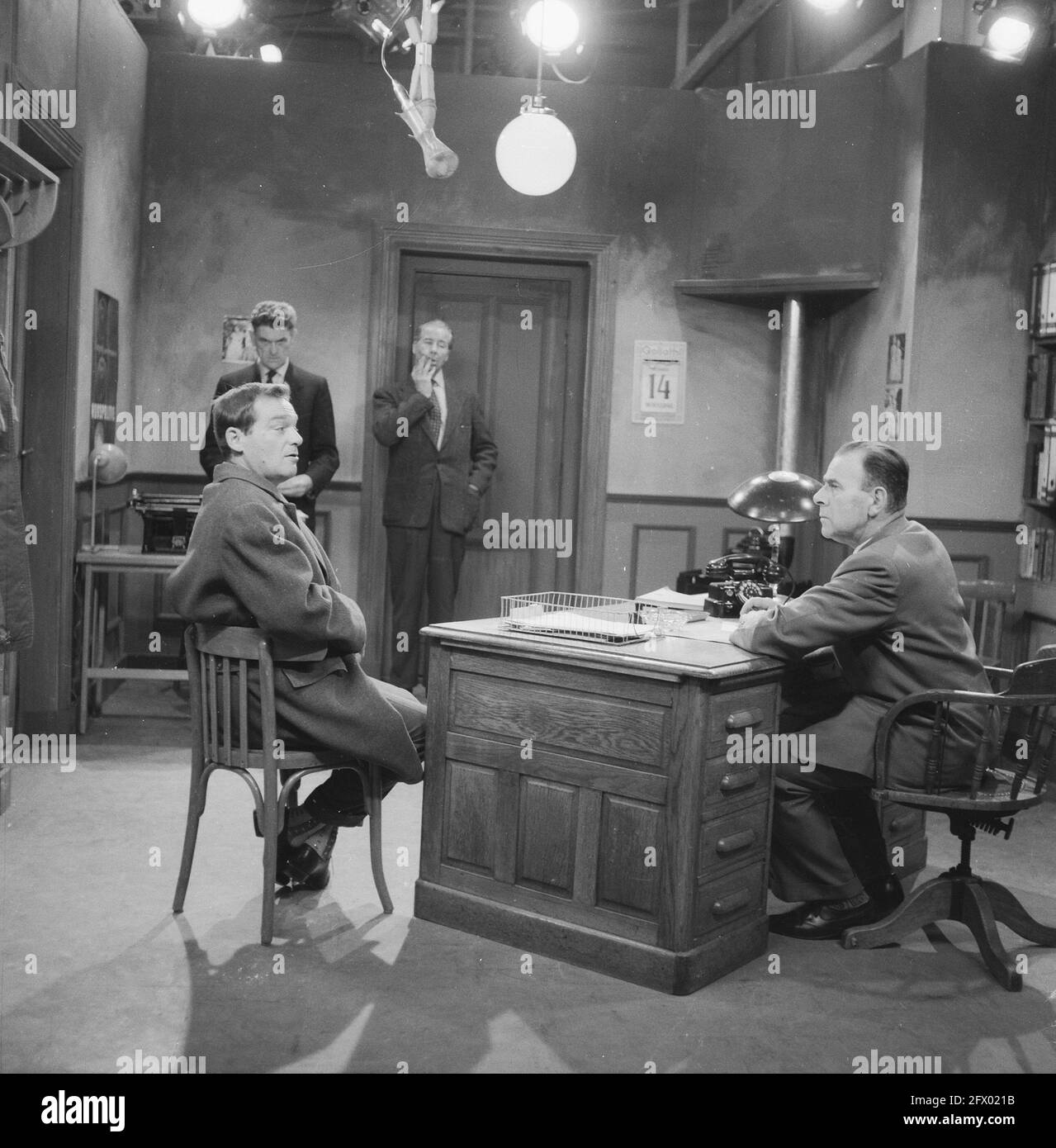 Szene, 17. Juli 1960, Schauspieler, Fernsehdramen, Niederlande, Presseagentur des 20. Jahrhunderts, Foto, Nachrichten zum erinnern, Dokumentarfilm, historische Fotografie 1945-1990, visuelle Geschichten, Menschliche Geschichte des zwanzigsten Jahrhunderts, Momente in der Zeit festzuhalten Stockfoto