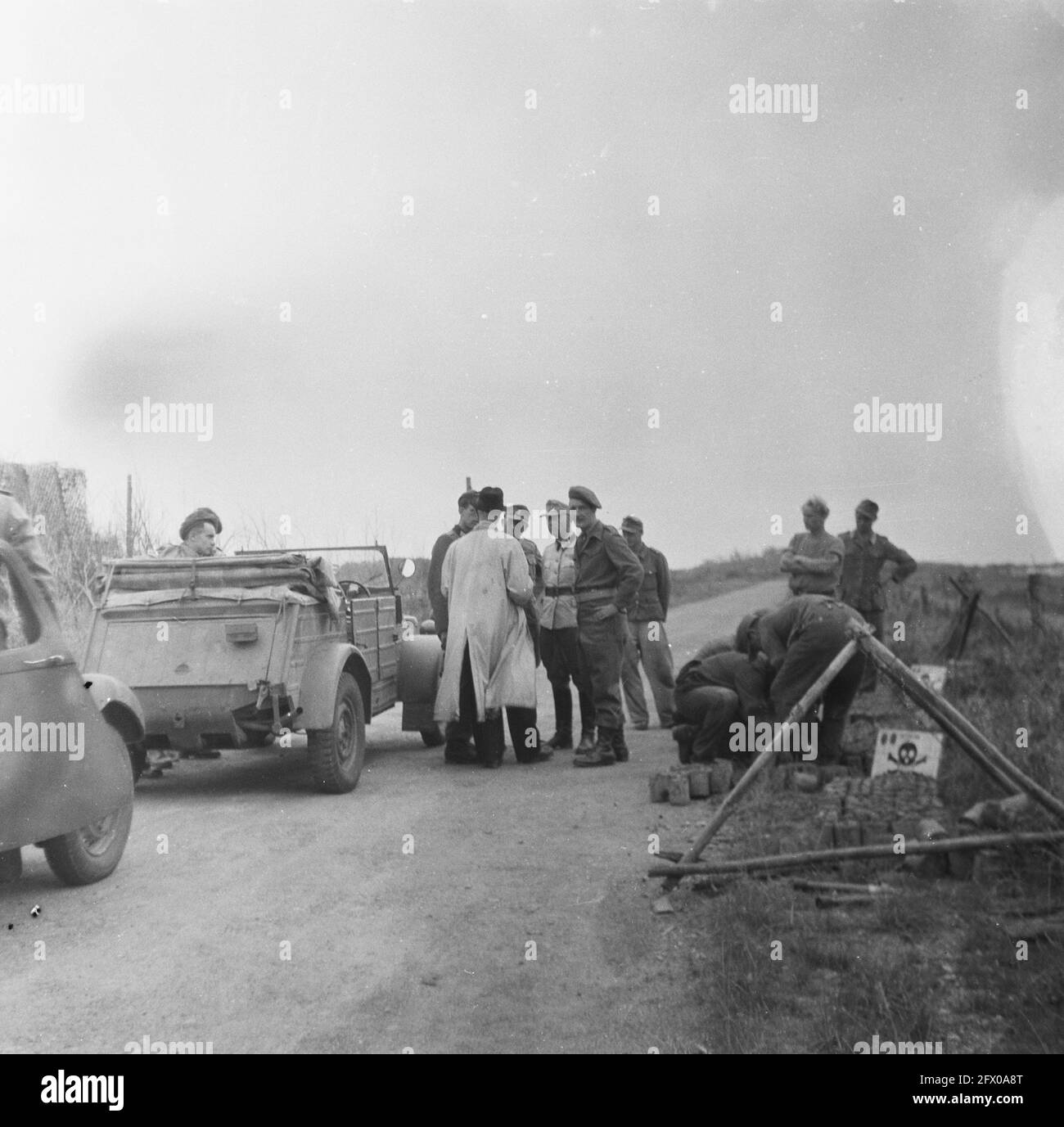 [Series Landmines cleared at Hook of Holland], August 1945, Erholung, zweiter Weltkrieg, Niederlande, 20. Jahrhundert Presseagentur Foto, Nachrichten zu erinnern, Dokumentarfilm, historische Fotografie 1945-1990, visuelle Geschichten, Menschliche Geschichte des zwanzigsten Jahrhunderts, Momente in der Zeit festzuhalten Stockfoto