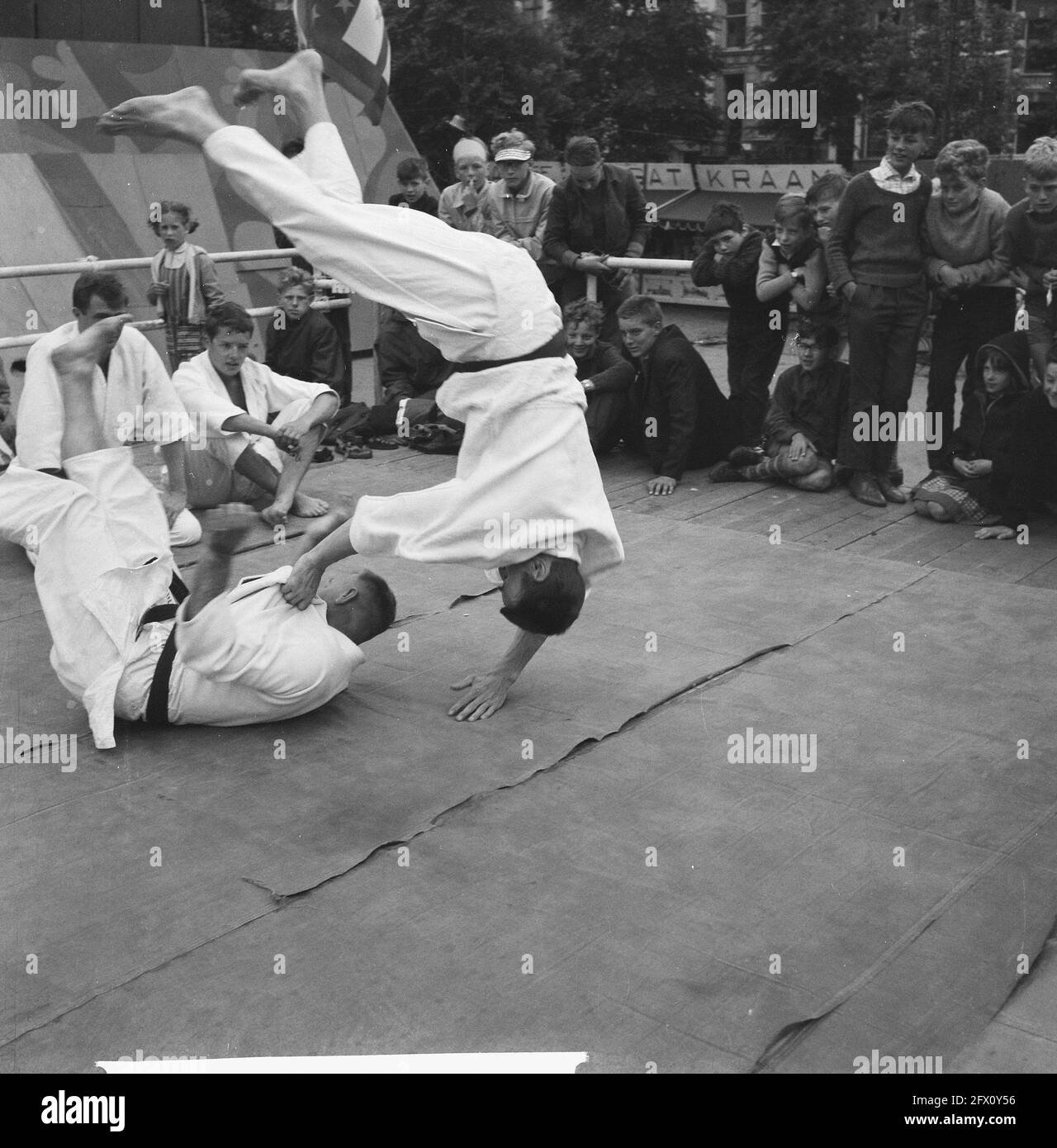 Amstelveld Schwertkampf (Spielzeit), 27. Juni 1962, Judo, Sport, Niederlande, 20. Jahrhundert Presseagentur Foto, Nachrichten zu erinnern, Dokumentarfilm, historische Fotografie 1945-1990, visuelle Geschichten, Menschliche Geschichte des zwanzigsten Jahrhunderts, Momente in der Zeit festzuhalten Stockfoto