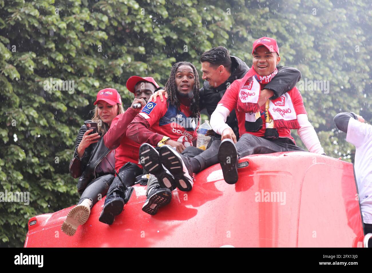 Fans und Team LOSC feiern den Titel der französischen Meisterschaft 2021 am 24. Mai 2021 in Lille, Frankreich - Foto Laurent Sanson / LS Medianord / DPPI / LiveMedia Stockfoto