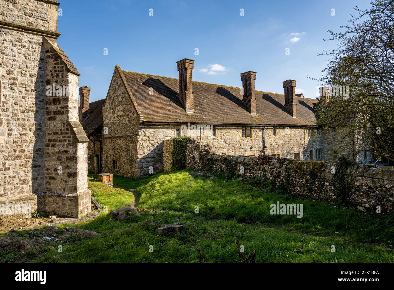 Cobham College beherbergt Almosenhäuser in Cobham Kent. Gegründet im Jahr 1362 und hinter der Kirche der heiligen Maria Magdalena gelegen Stockfoto