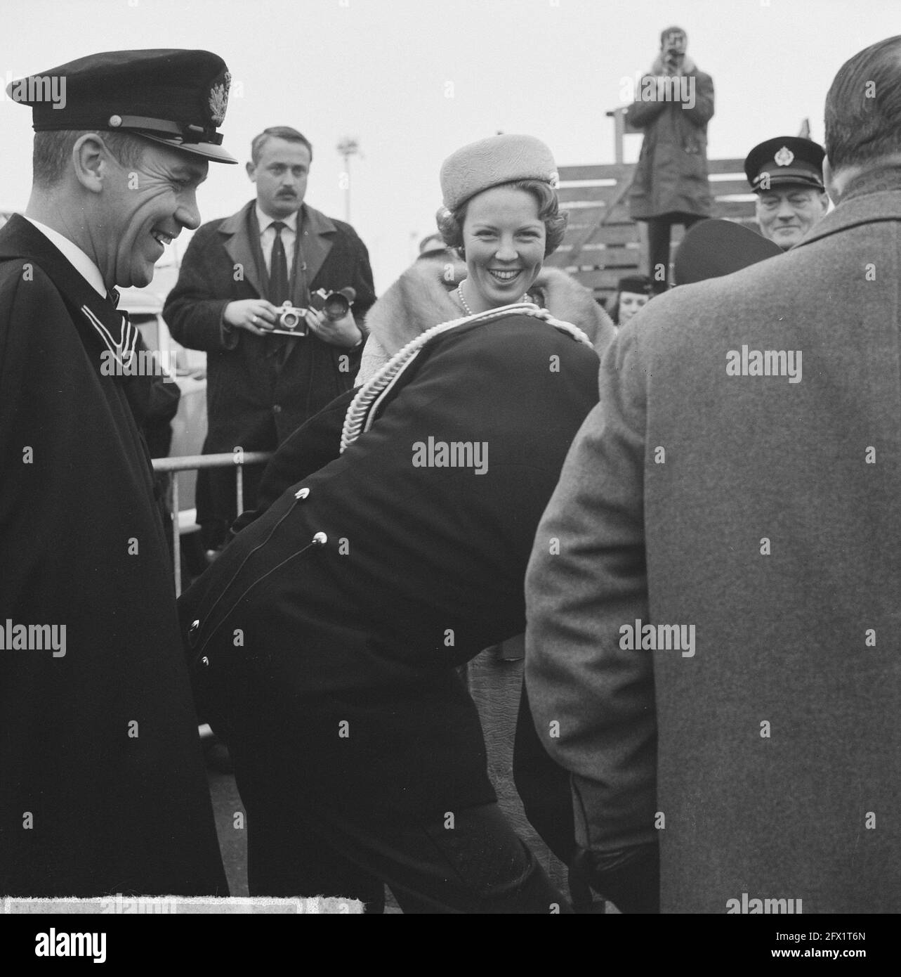 Prinzessin Beatrix in Japan. Prinzessin Beatrix oben auf der Flugzeugtreppe, 1. April 1963, Flugzeuge, Niederlande, 20. Jahrhundert Presseagentur Foto, Nachrichten zu erinnern, Dokumentarfilm, historische Fotografie 1945-1990, visuelle Geschichten, Menschliche Geschichte des zwanzigsten Jahrhunderts, Momente in der Zeit festzuhalten Stockfoto