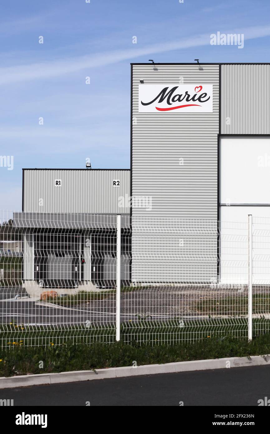 Macon, Frankreich - 15. März 2020: Marie-Fabrik in Frankreich. Marie ist ein französisches Lebensmittelunternehmen, das sich auf frische und gefrorene Fertiggerichte spezialisiert hat Stockfoto