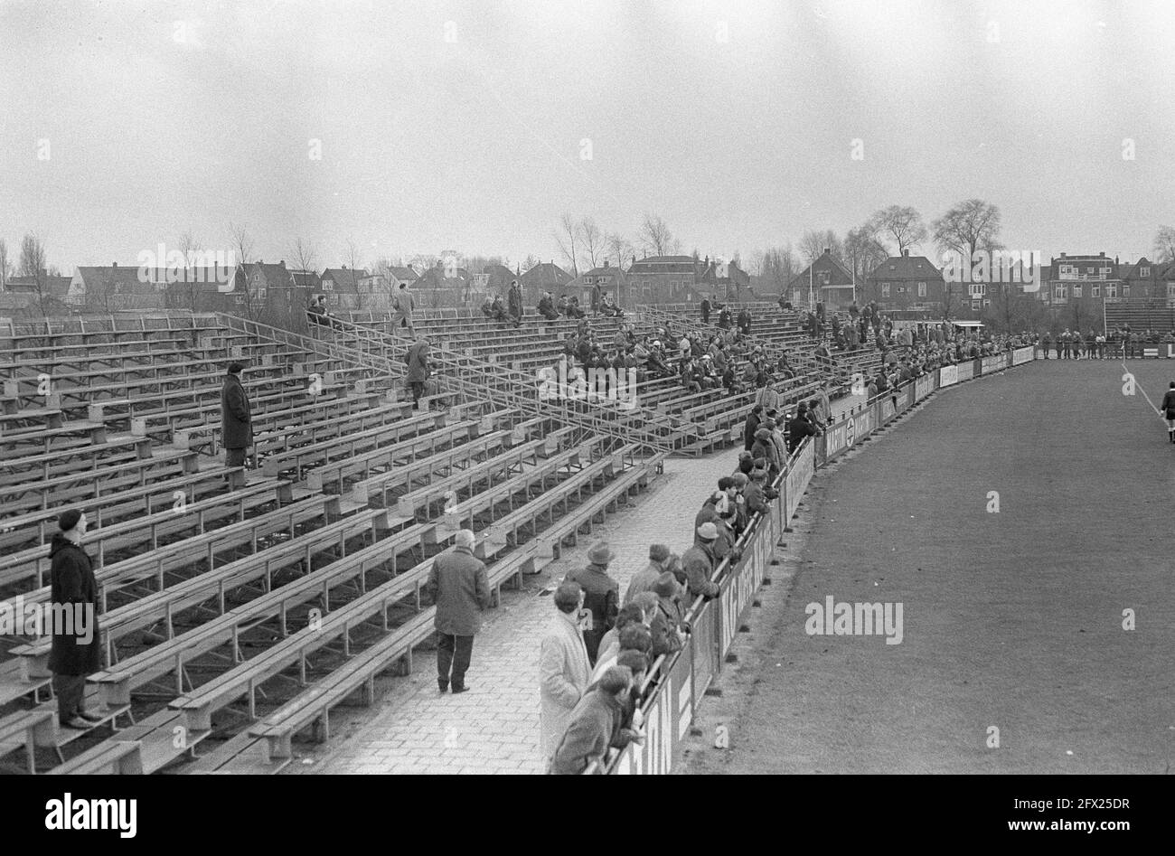 Leere Tribüne, 27. November 1966, Sport, Tribünen, Fußball, Niederlande, Foto der Presseagentur des 20. Jahrhunderts, zu erinnerende Nachrichten, Dokumentarfilm, historische Fotografie 1945-1990, visuelle Geschichten, Menschliche Geschichte des zwanzigsten Jahrhunderts, Momente in der Zeit festzuhalten Stockfoto