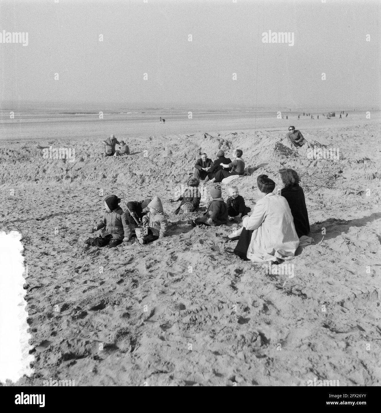 Frühling in Zandvoort aan Zee, 10. März 1954, LENTE, Niederlande, 20. Jahrhundert Presseagentur Foto, Nachrichten zu erinnern, Dokumentarfilm, historische Fotografie 1945-1990, visuelle Geschichten, Menschliche Geschichte des zwanzigsten Jahrhunderts, Momente in der Zeit festzuhalten Stockfoto