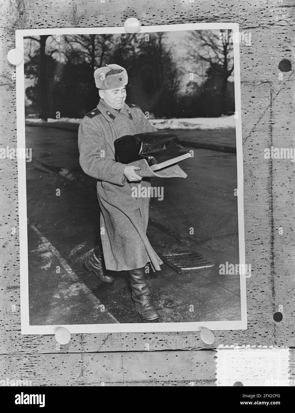 Conference Major 4 Berlin Allied Contr. Komm Russen bringen eigene Schreibmaschinen, 18. Januar 1954, KONFERENZEN, Schreibmaschinen, Niederlande, Presseagentur des 20. Jahrhunderts, Foto, Nachrichten zum erinnern, Dokumentarfilm, historische Fotografie 1945-1990, visuelle Geschichten, Menschliche Geschichte des zwanzigsten Jahrhunderts, Momente in der Zeit festzuhalten Stockfoto