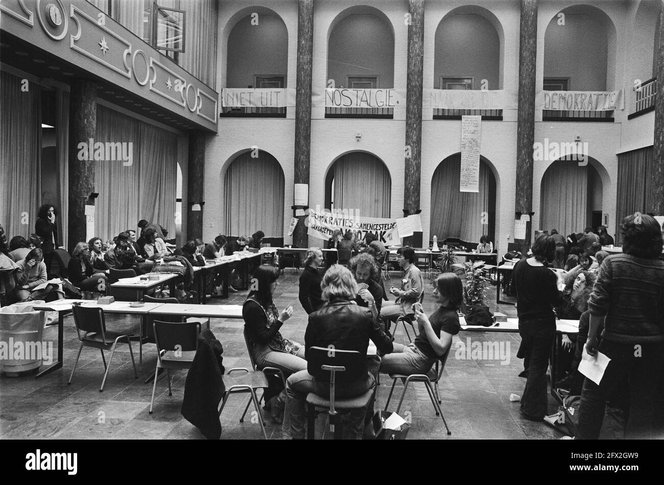 Maagdenhuis wieder besetzt im Zusammenhang mit Protest gegen Angriff auf Mitbestimmung, 25. April 1978, Besetzung, Niederlande, 20. Jahrhundert Presseagentur Foto, Nachrichten zu erinnern, Dokumentarfilm, historische Fotografie 1945-1990, visuelle Geschichten, Menschliche Geschichte des zwanzigsten Jahrhunderts, Momente in der Zeit festzuhalten Stockfoto