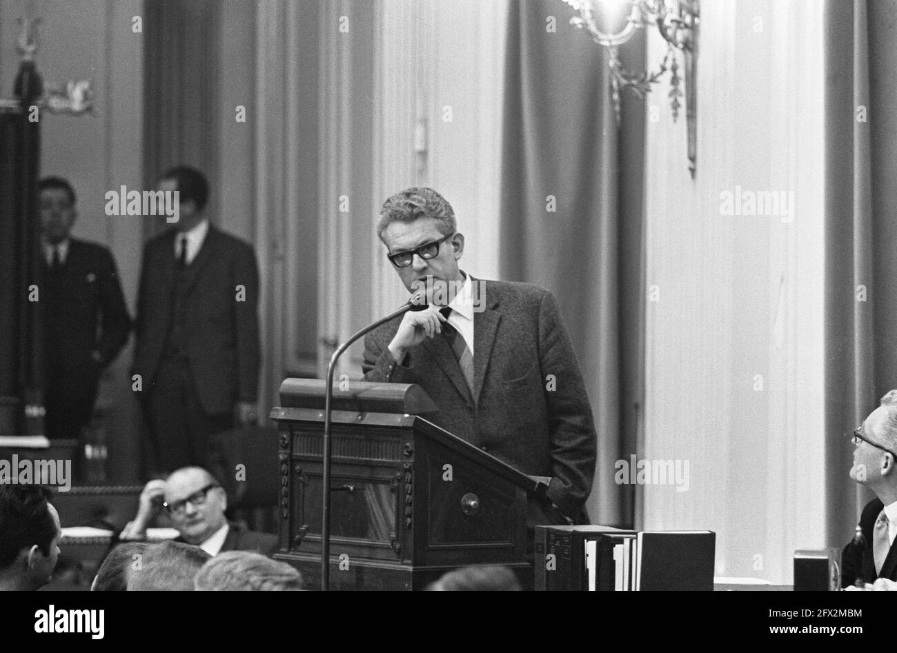 Marcus Bakker (CPN) im Repräsentantenhaus, 16. März 1966, Volksvertretungen, Niederlande, 20. Jahrhundert Presseagentur Foto, Nachrichten zu erinnern, Dokumentarfilm, historische Fotografie 1945-1990, visuelle Geschichten, Menschliche Geschichte des zwanzigsten Jahrhunderts, Momente in der Zeit festzuhalten Stockfoto