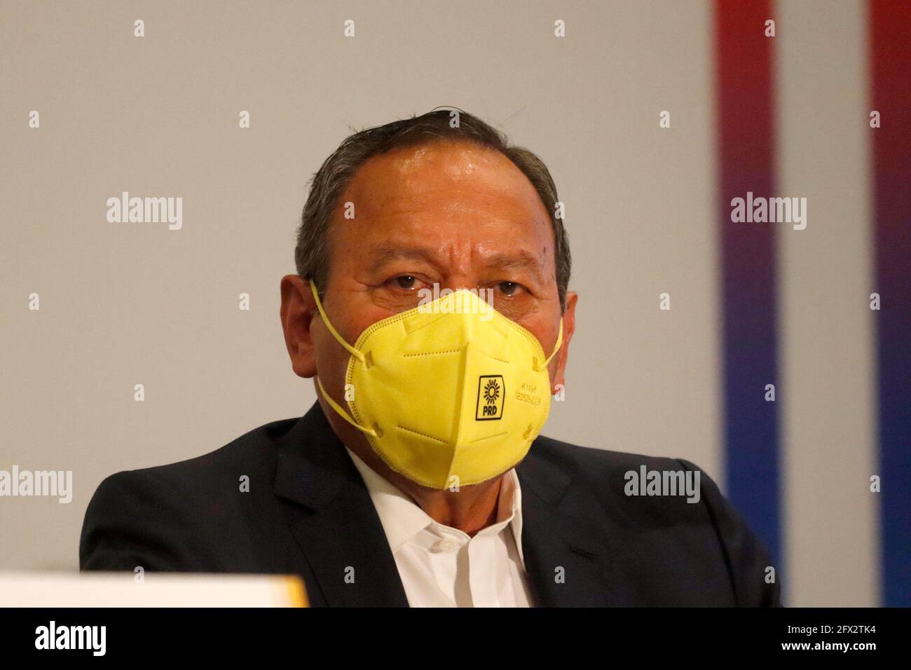 Mexiko-Stadt, Mexiko. Mai 2021. Der Präsident der Partei der Demokratischen Revolution, Jesus Zambrano, spricht während der Präsentation der legislativen Koalition „Alianza VA por México“, die von den politischen Parteien integriert wurde: National Action Party, Institutional Revolutionary Party und Democratic Revolution Party für die mexikanischen Wahlen. Am 24. Mai 2021 in Mexiko-Stadt, Mexiko. (Foto von Eyepix/Sipa USA) Quelle: SIPA USA/Alamy Live News Stockfoto