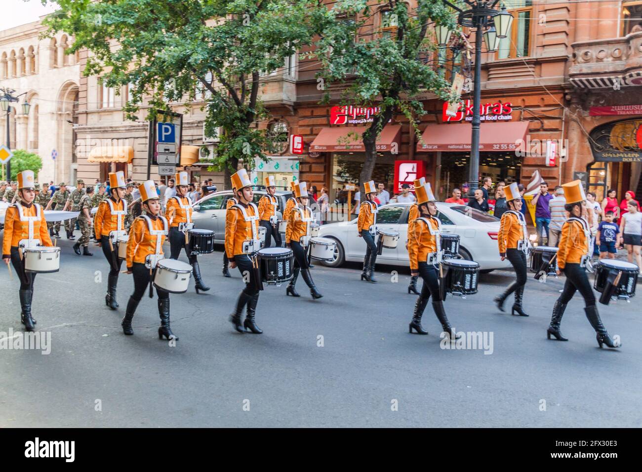 JEREWAN, ARMENIEN - 5. JULI 2017: Parade während der Feierlichkeiten zum Tag der Verfassung und zum Tag der Staatssymbole in Jerewan, der Hauptstadt Armeniens Stockfoto