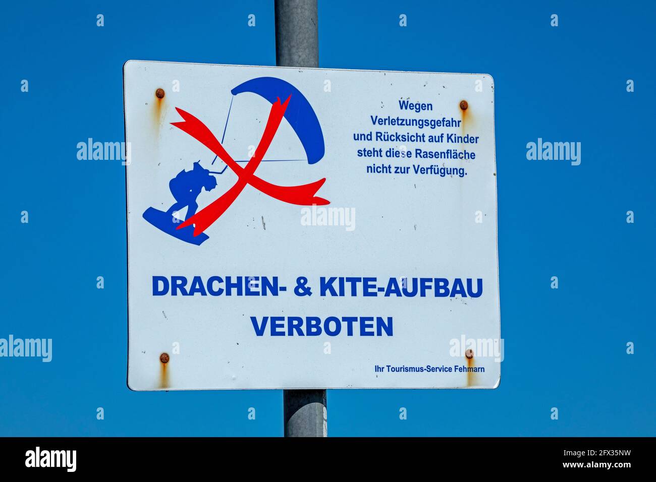 Verbotsschild am Strand, Puttgarden, Insel Fehmarn, Schleswig-Holstein, Deutschland Stockfoto