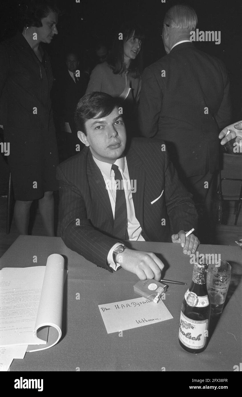 Kongress für Staatsrecht und Haushalt Kongress D66 in Arnhem 20 H.A.A. Dijsselbloem, 21 drs. R.L. Blok, 22 drs. P. Nooteboom, 14. Dezember 1968, Kongresse, Niederlande, 20. Jahrhundert Presseagentur Foto, Nachrichten zu erinnern, Dokumentarfilm, historische Fotografie 1945-1990, visuelle Geschichten, Menschliche Geschichte des zwanzigsten Jahrhunderts, Momente in der Zeit festzuhalten Stockfoto