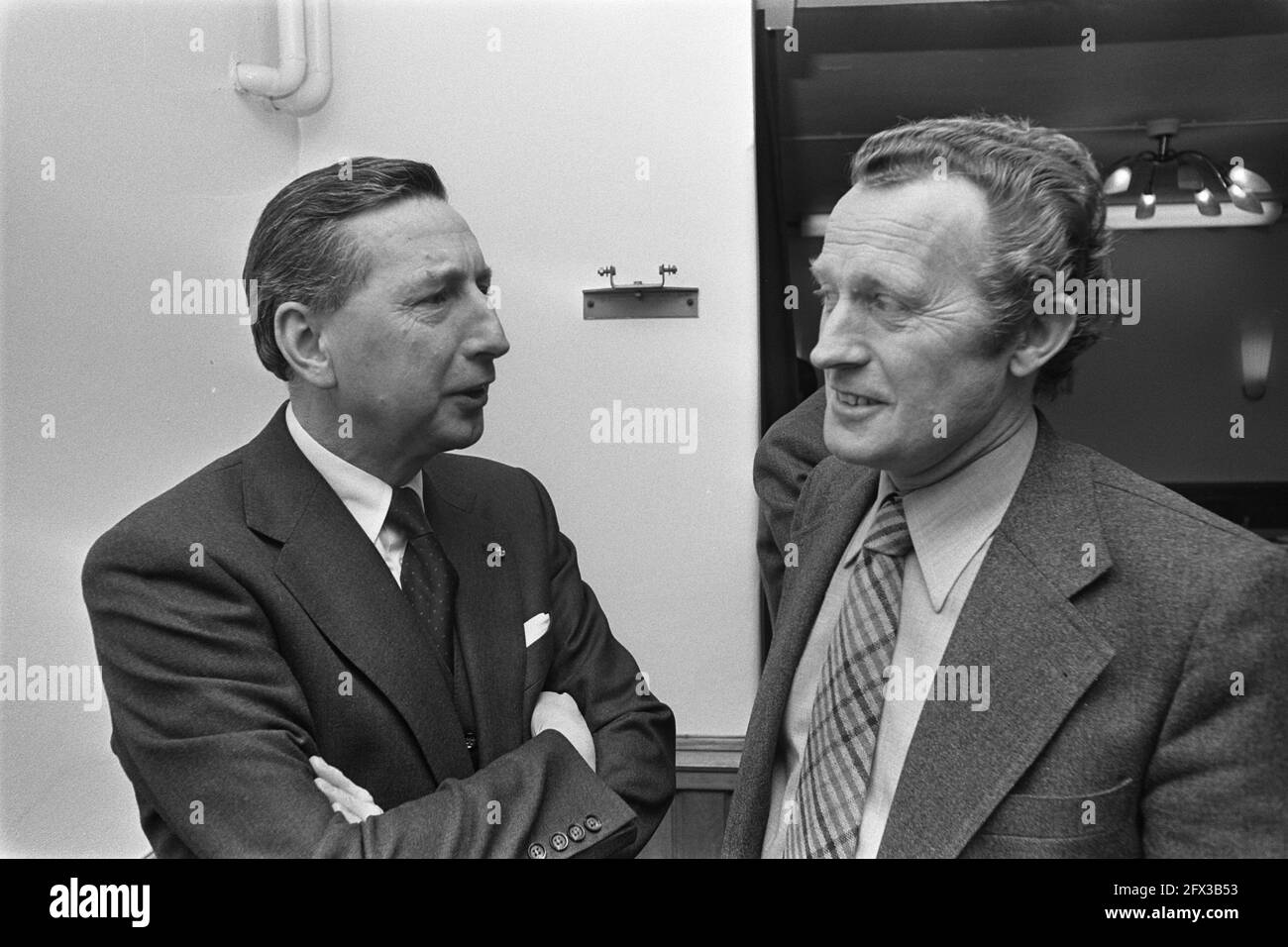 Minister Boersma spricht mit der Arbeitgeberorganisation im Ministerium für Soziales, De Wit (NCW) links mit ?, 3. Februar 1977, Politik, Niederlande, 20. Jahrhundert Presseagentur Foto, Nachrichten zu erinnern, Dokumentarfilm, historische Fotografie 1945-1990, visuelle Geschichten, Menschliche Geschichte des zwanzigsten Jahrhunderts, Momente in der Zeit festzuhalten Stockfoto