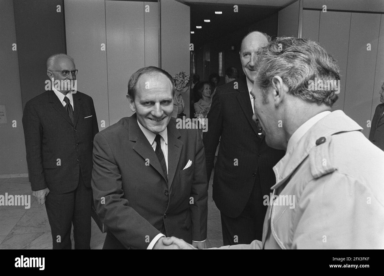 Mirko Tepavac, Außenminister Jugoslawiens, trifft in Schiphol ein; Nr. 18: Tepavac, 24. Juni 1970, Minister, Niederlande, Presseagentur des 20. Jahrhunderts, Foto, Nachrichten zum erinnern, Dokumentarfilm, historische Fotografie 1945-1990, visuelle Geschichten, Menschliche Geschichte des zwanzigsten Jahrhunderts, Momente in der Zeit festzuhalten Stockfoto