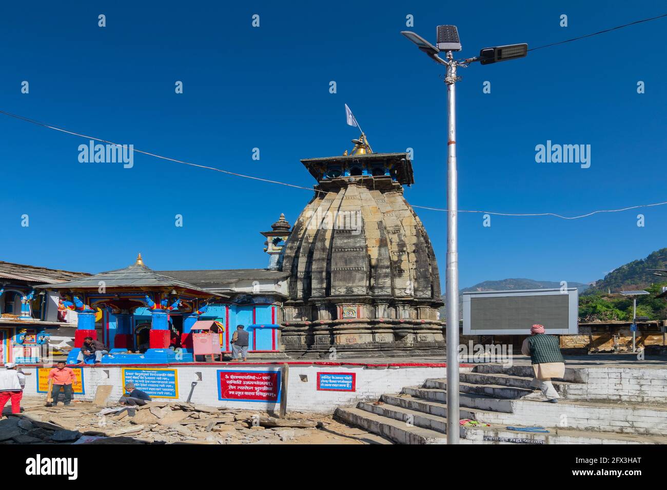 UKHIMATH, RUDRAPRAYAG, UTTARAKHAND, INDIEN - OKTOBER 31 2018 : Ukhimath, heiliger hindu-Tempel. Winterpuja von Lord Kedarnath und ganzjährige Puja von Lord Stockfoto