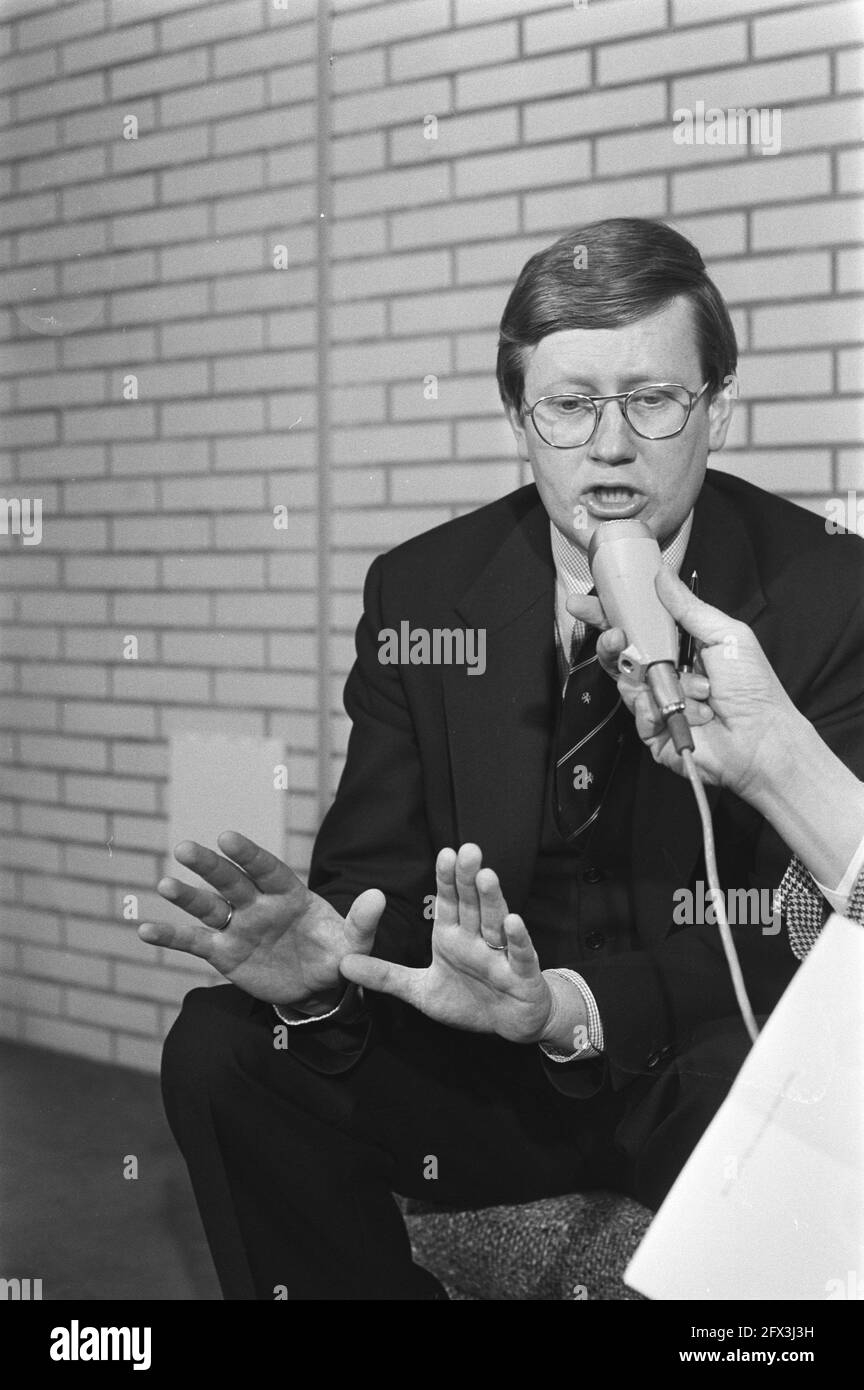 Minister Wiegel (BZ) stellt die administrative Neuaufteilung unseres Landes vor; Minister Wiegel während der Pressekonferenz (close), 25. Mai 1978, NEUAUFTEILUNGEN, Pressekonferenzen, Niederlande, Presseagentur des 20. Jahrhunderts, Foto, Nachrichten zum erinnern, Dokumentarfilm, historische Fotografie 1945-1990, visuelle Geschichten, Menschliche Geschichte des zwanzigsten Jahrhunderts, Momente in der Zeit festzuhalten Stockfoto