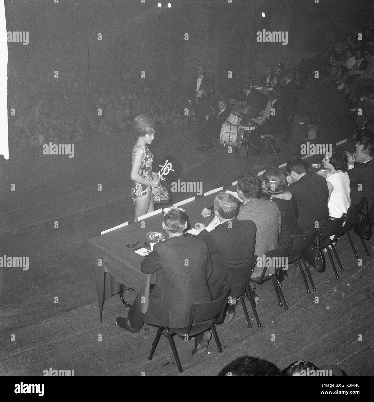 Miss Amsterdam 1962, 10. April 1962, Schönheitswettbewerb, Niederlande, 20. Jahrhundert Presseagentur Foto, Nachrichten zu erinnern, Dokumentarfilm, historische Fotografie 1945-1990, visuelle Geschichten, Menschliche Geschichte des zwanzigsten Jahrhunderts, Momente in der Zeit festzuhalten Stockfoto