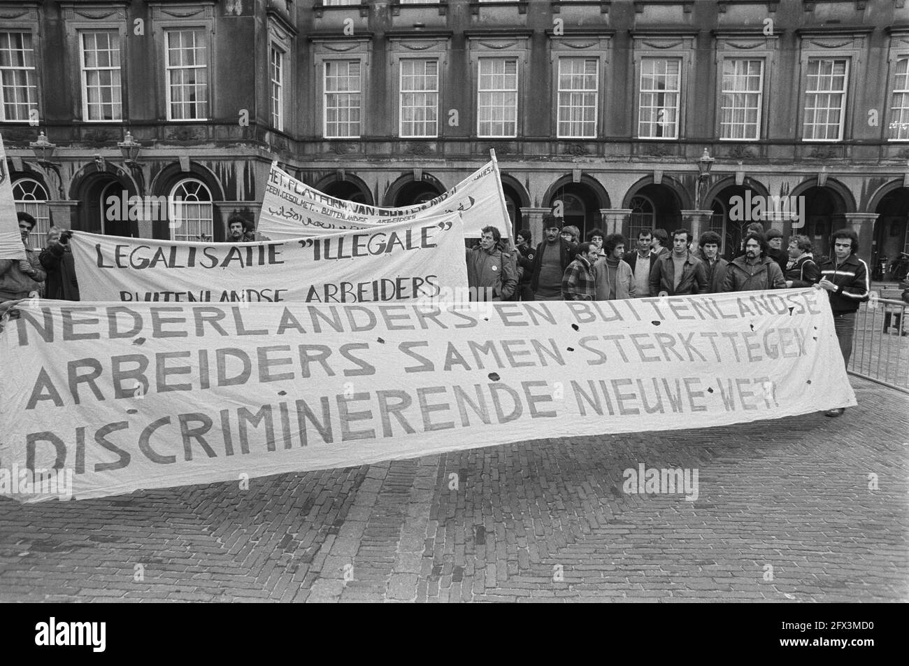 Demonstration von Buitenl-Arbeitern während der Ausschusssitzung „Soziales und Justiz für ausländische Arbeitnehmer“ am Binnenhof, 12. Februar 1981, Demonstrationen, 20. Jahrhundert Presseagentur Foto, Nachrichten zu erinnern, Dokumentarfilm, historische Fotografie 1945-1990, visuelle Geschichten, Menschliche Geschichte des zwanzigsten Jahrhunderts, Momente in der Zeit festzuhalten Stockfoto